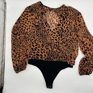 Banana Republic Animal Print Chiffon Bodysuit Women’s Small Open Back Lined